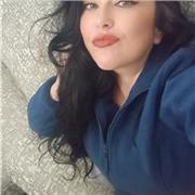 Artista independiente con estudios superiores de artes plásticas